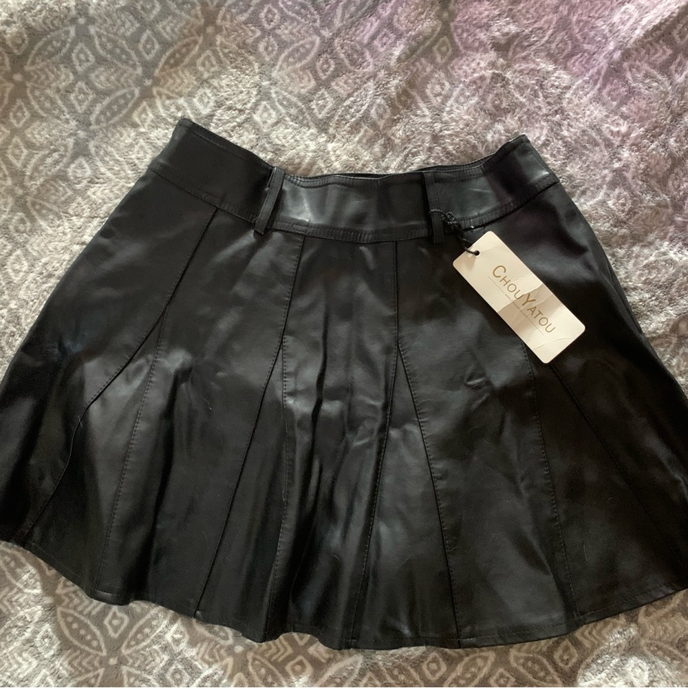 Size medium Black faux-leather skirt